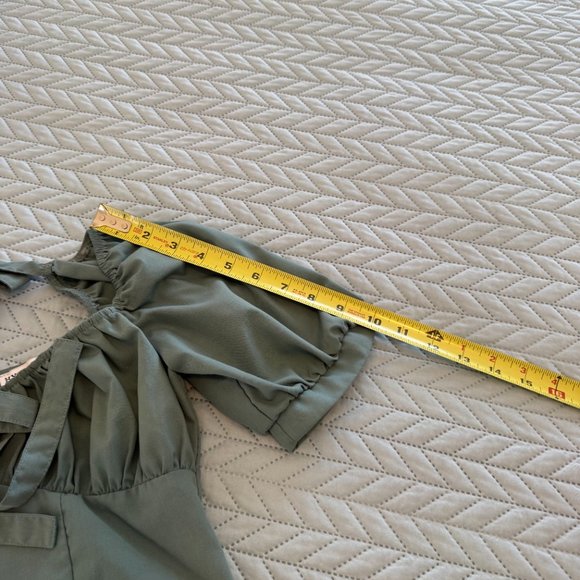 HYFVE Women's Sage Green Short Puffed Sleeve Zip Up Back Crop Top Size S - Picture 8 of 9